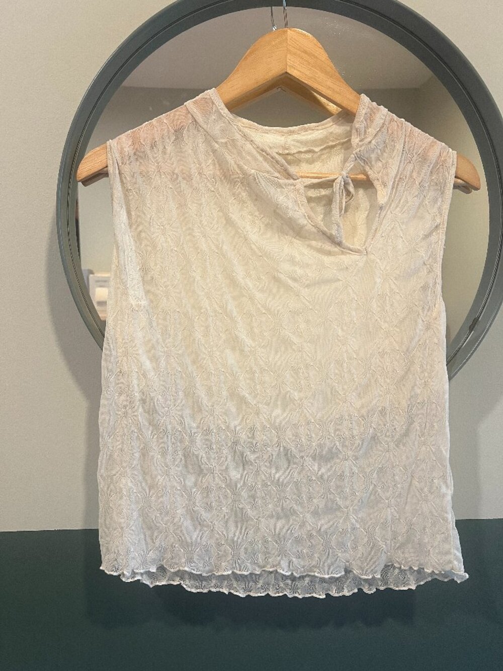 Marisposa Keyhole Tee – L – Find Me Now